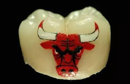 好看的牙印纹身,镶钻牙齿