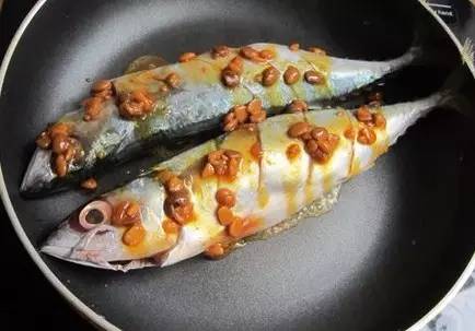 在东北人不是什么都能蘸酱,在东北什么都可以蘸酱