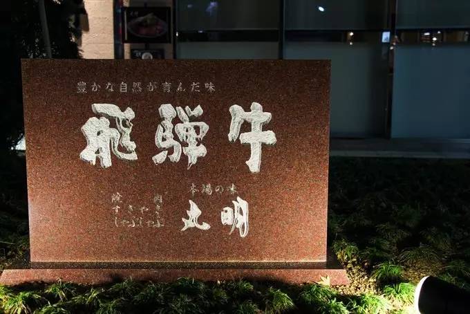 红叶堪比京都，温泉不输北海道的赏枫地，11-12月往返机票￥800+，不用担心人潮说走就走