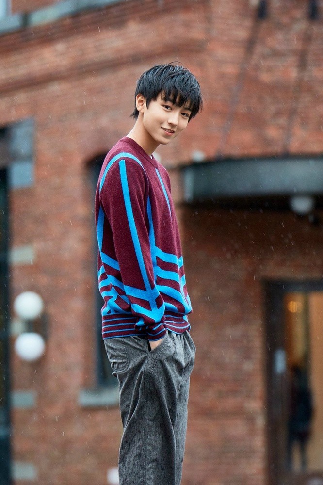 倪妮菱格棉服穿搭,杨幂倪妮新中式穿搭