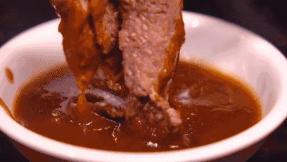 在东北人不是什么都能蘸酱,在东北什么都可以蘸酱