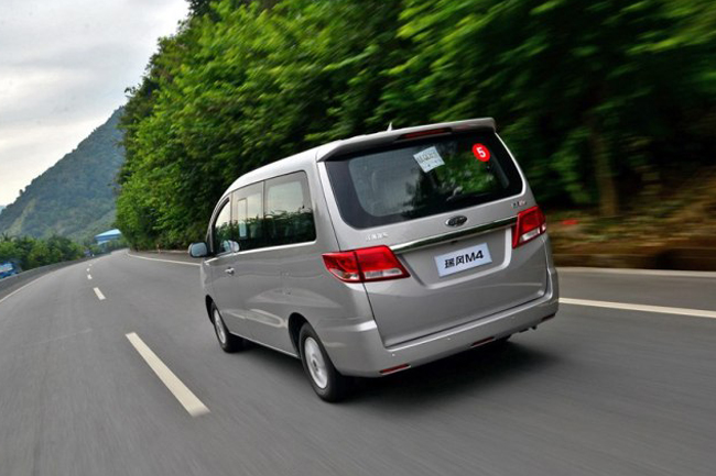 实用派不失商务范儿试驾江淮瑞风M42.0L