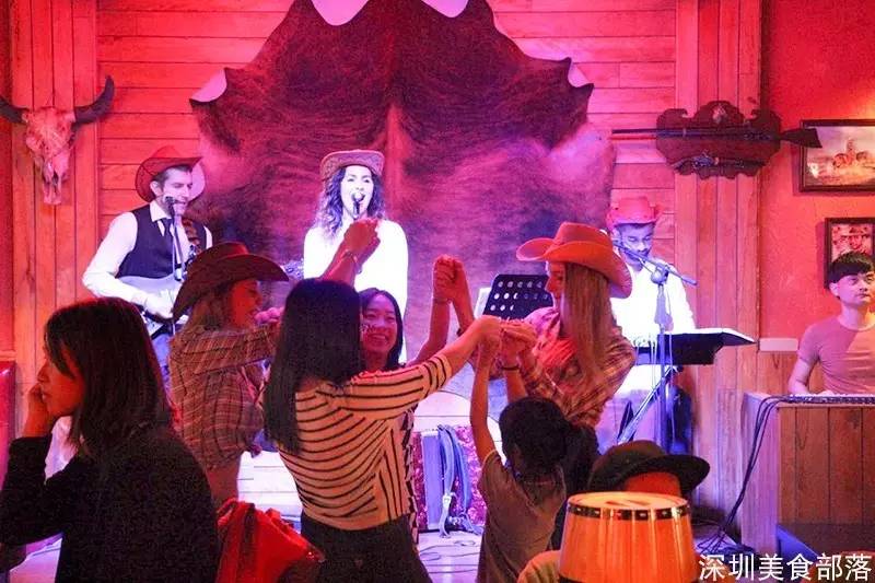 这家店，凭什么7点就能坐满，直到凌晨1点还有人舍不得走