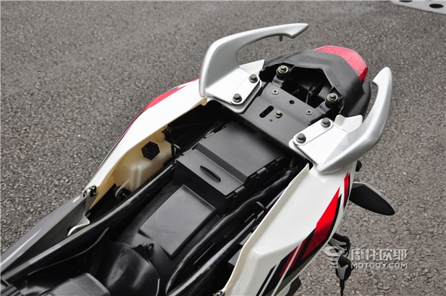 力帆kps150和kpt150区别,力帆kps150和春风150