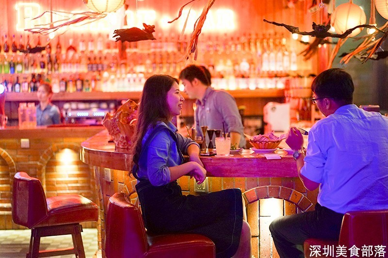 这家店，凭什么7点就能坐满，直到凌晨1点还有人舍不得走