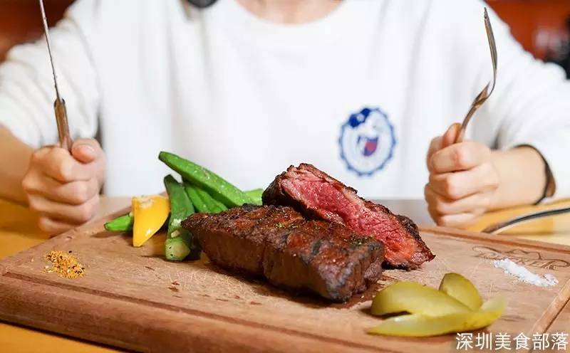 这家店，凭什么7点就能坐满，直到凌晨1点还有人舍不得走