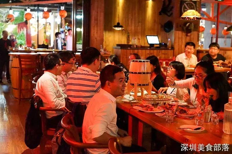 这家店，凭什么7点就能坐满，直到凌晨1点还有人舍不得走