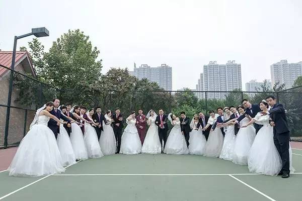 昨日一场独一无二的婚礼温暖了整个“国际庄”