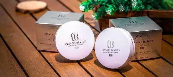 邂逅79年历史美妆集团他选日本原料呵护女性脸蛋专属顾问解忧护肤小烦恼