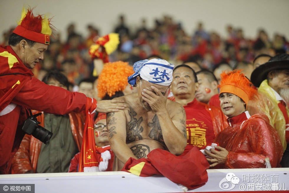 「妹逗体育」刘国梁秀自拍黑马琳：这大脸估计够你媳妇亲一个礼拜还没亲完呢