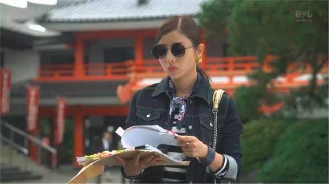 石原里美明星同款丝巾系法,石原里美用丝巾扎头发