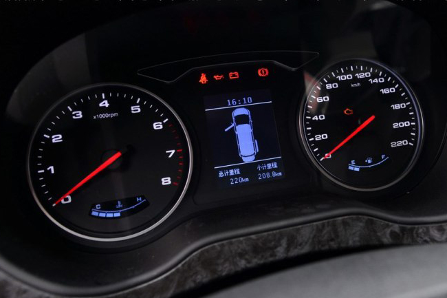 实用派不失商务范儿试驾江淮瑞风M42.0L