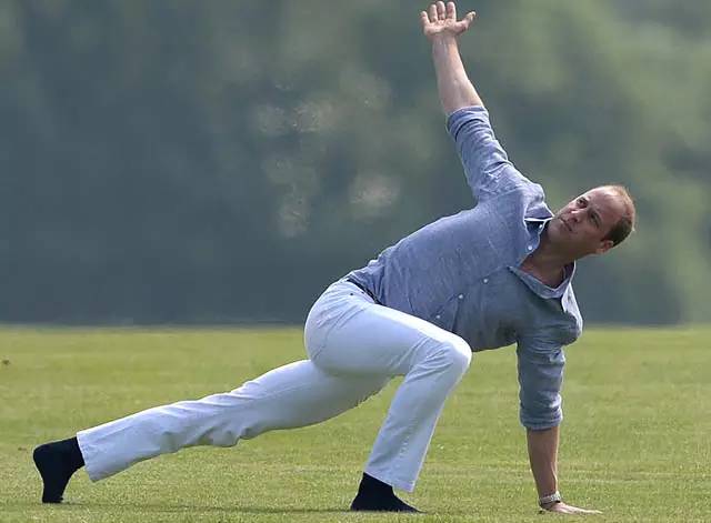 英国威廉王子和凯特王妃秃顶吗,威廉王子秃顶了哈里为啥没秃顶