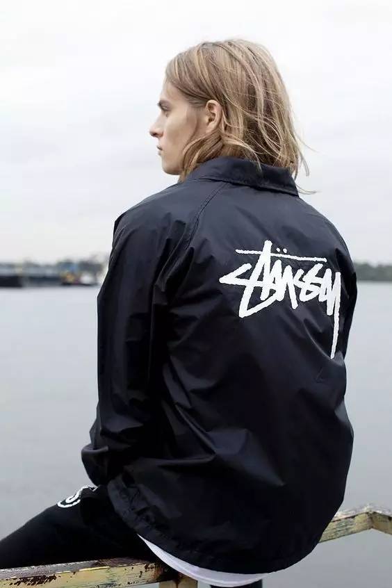 让你街头style立现的秋季单品:教练夹克