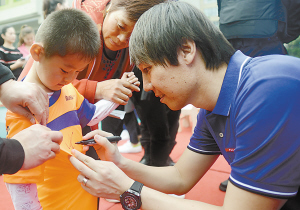 小主意：抓娃娃足球大目标：执教国家队