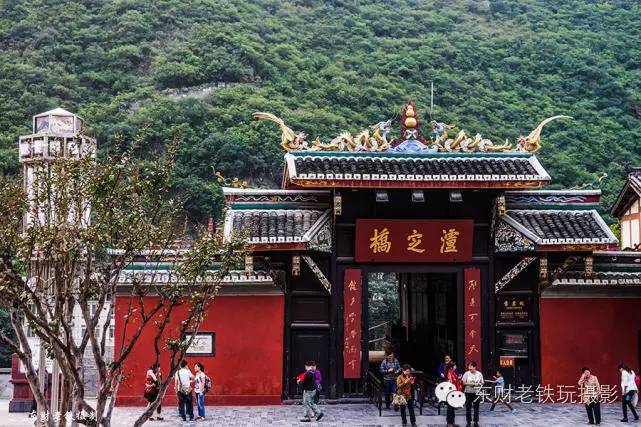 泸定桥因康熙御笔，红军一战，主席诗句而名扬天下！