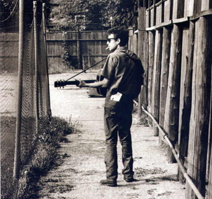 鲍勃迪伦获奖对美国民谣的影响,鲍勃迪伦创作出民谣摇滚在哪一年