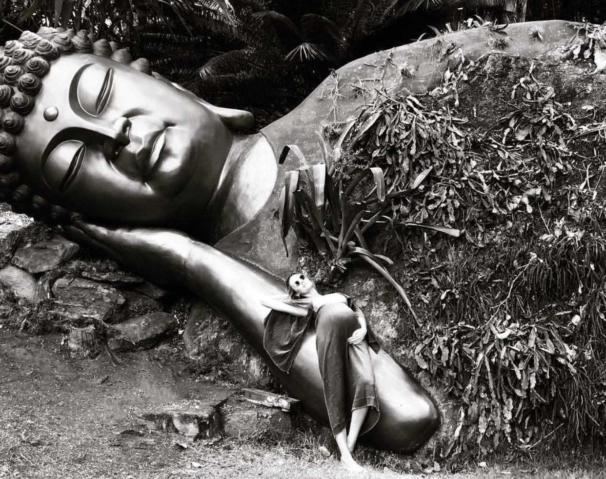 上帝の光｜穿衣服对她是种浪费，生的孩子叫腰精的后裔