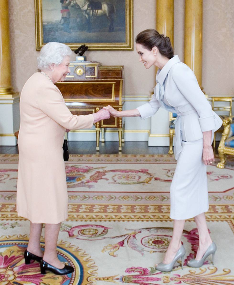 励志大戏|有个穷人家的孩子,辍学做鞋匠创建了时尚王国