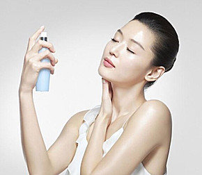 想要肌肤白皙光亮就用这个方法,保湿亮肌喷雾