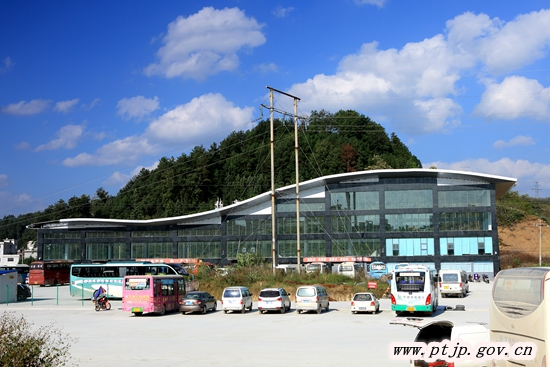 平塘镇四好公路建设情况,平塘县北环大道建设快速进行