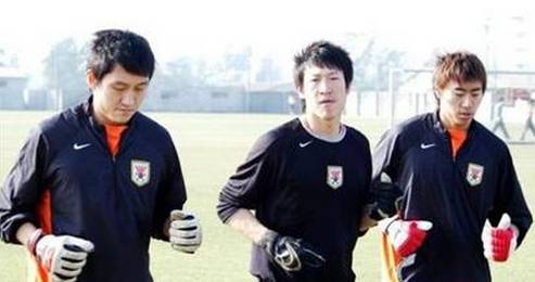 兄弟共饮一江水江苏球迷远征重庆受欢迎圣小飞你还好吗？