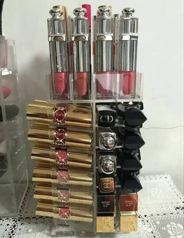 一只口红就能打发了的女孩很好啊Y先生为你们鼓鼓掌