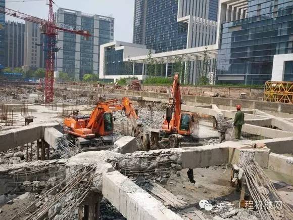 挖掘机不能动怎么旋转,挖掘机冷车启动不起来