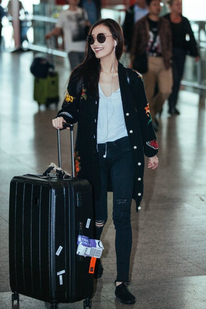 倪妮菱格棉服穿搭,杨幂倪妮新中式穿搭