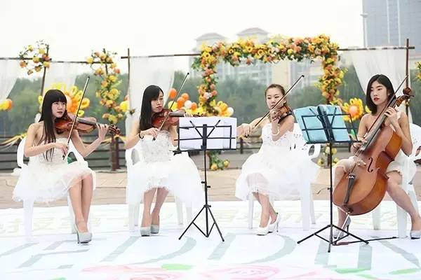 昨日一场独一无二的婚礼温暖了整个“国际庄”