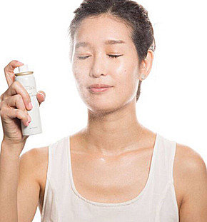 想要肌肤白皙光亮就用这个方法,保湿亮肌喷雾