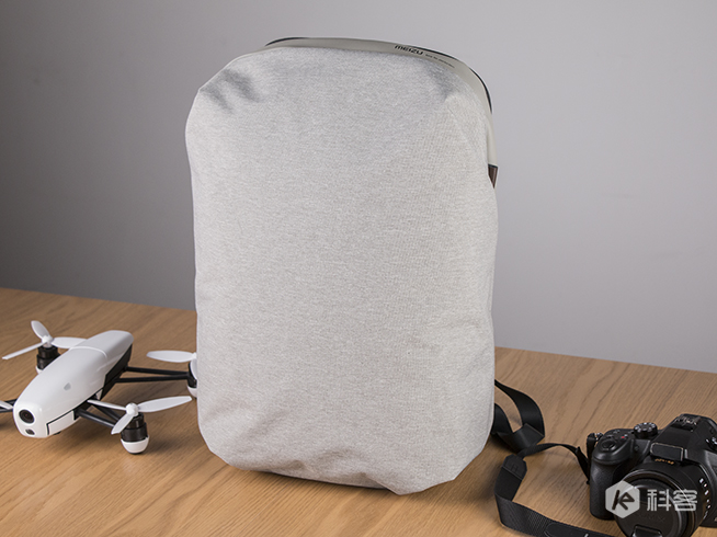 魅族休闲双肩包,魅族双肩包黑色还是灰色好看