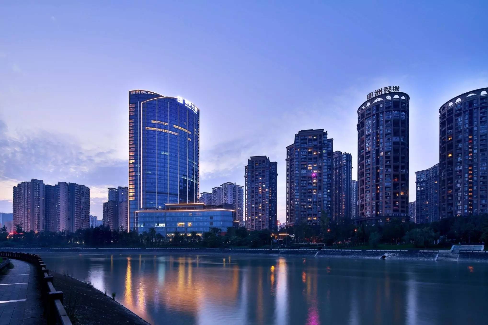 睡了它!让成都追星族咬牙切齿的8888套房!