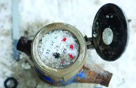 水表冻坏了归谁买单,水表冻坏归谁管