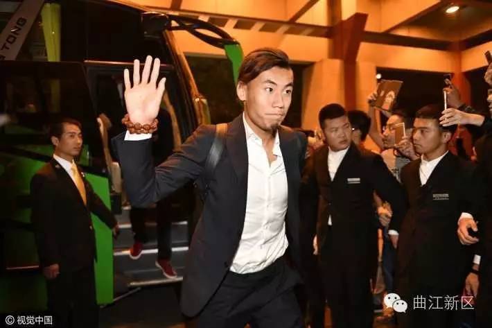 国足凯旋而归机场,国足圣朱雀2021