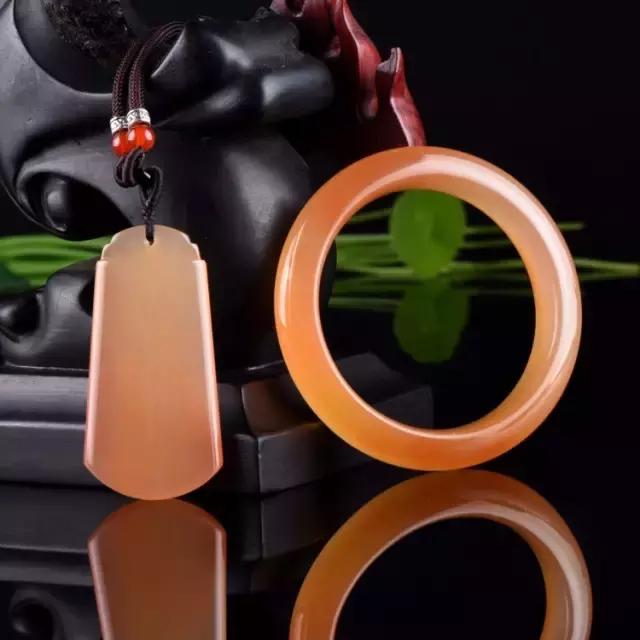 黄龙玉里边有亮点,黄龙玉为何备受追捧