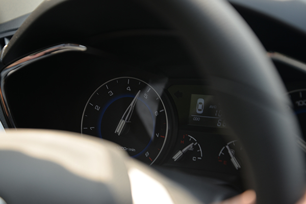 长安悦翔v7二手车试驾,悦翔v7试驾1.6l手动