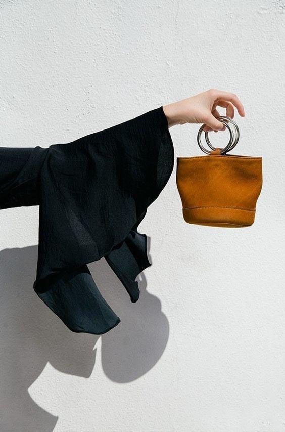 现在流行的包包小众,这款包包适合什么年龄段的人用