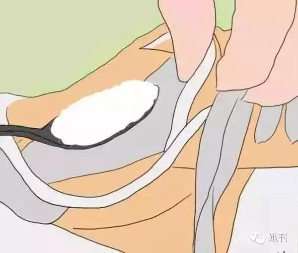 你的小白鞋脏了是怎么洗白的,小白鞋臭的小妙招不用小苏打