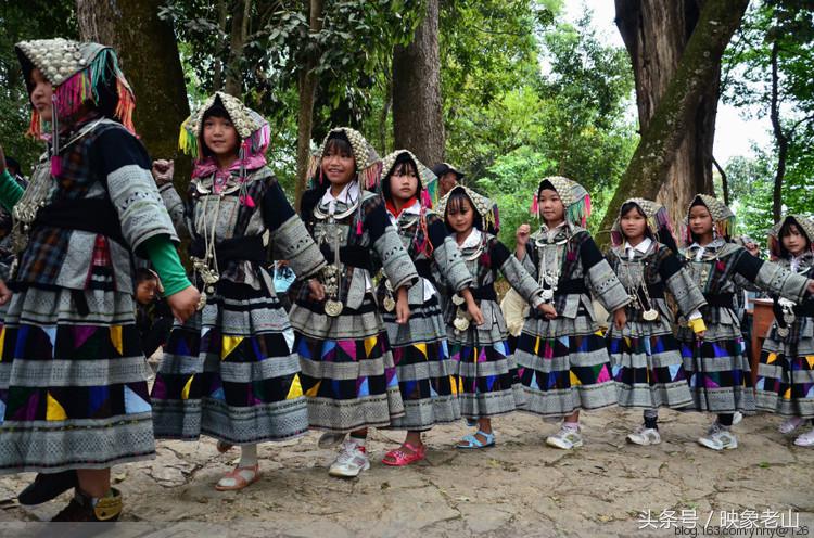 云南有个神秘的民族,云南深山里的原始部落女人