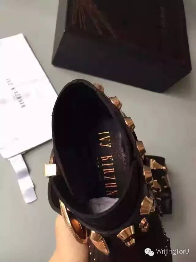 闹，你们要的靴子来了