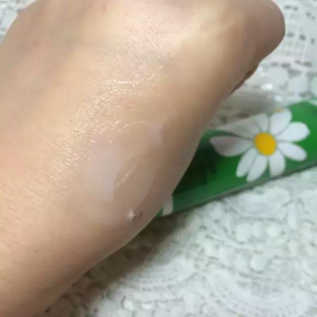 秋冬手部干燥粗糙肿么办?用对产品让你摆脱大妈手!