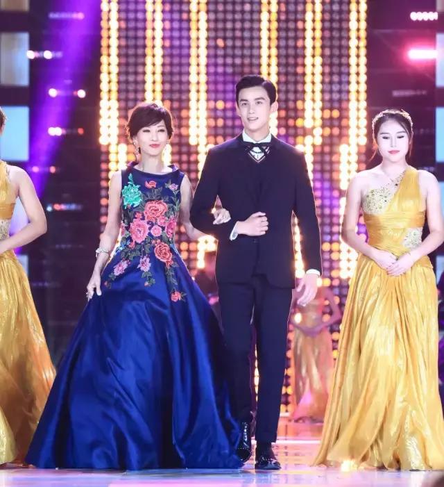 刘涛赵丽颖投票,第11届金鹰节人气奖赵丽颖刘涛