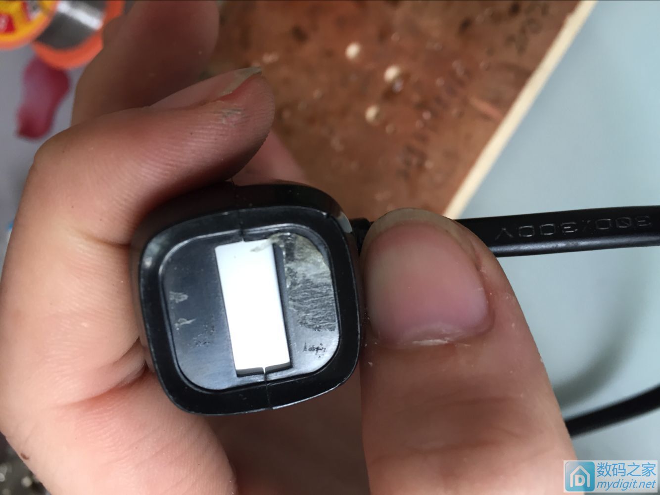 先科车充拆解,先科车载一拖三充电器维修