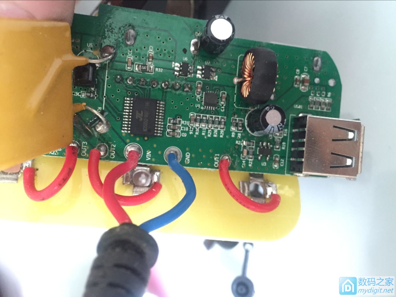 先科车充拆解,先科车载一拖三充电器维修