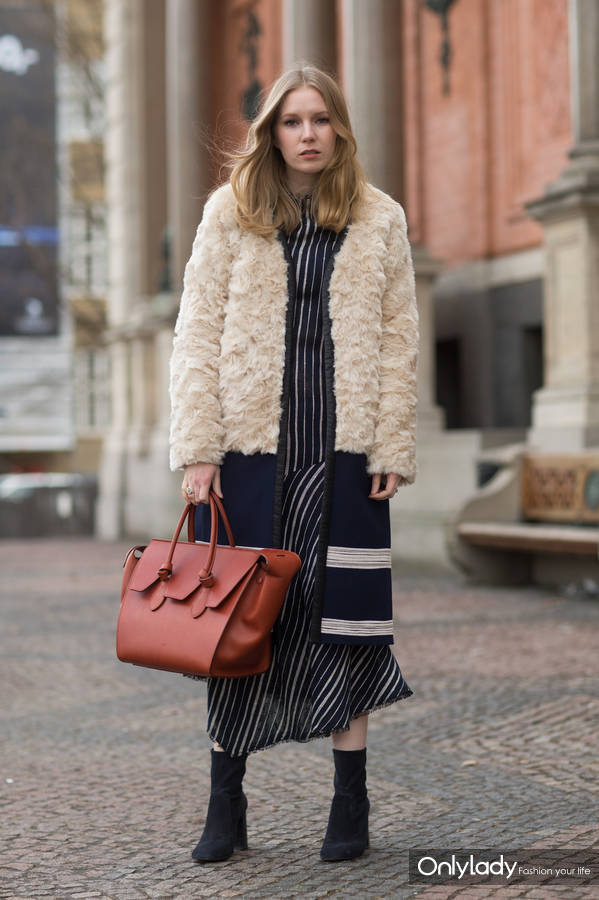 越穿越多的深秋怎么她们却看上去越来越瘦高？