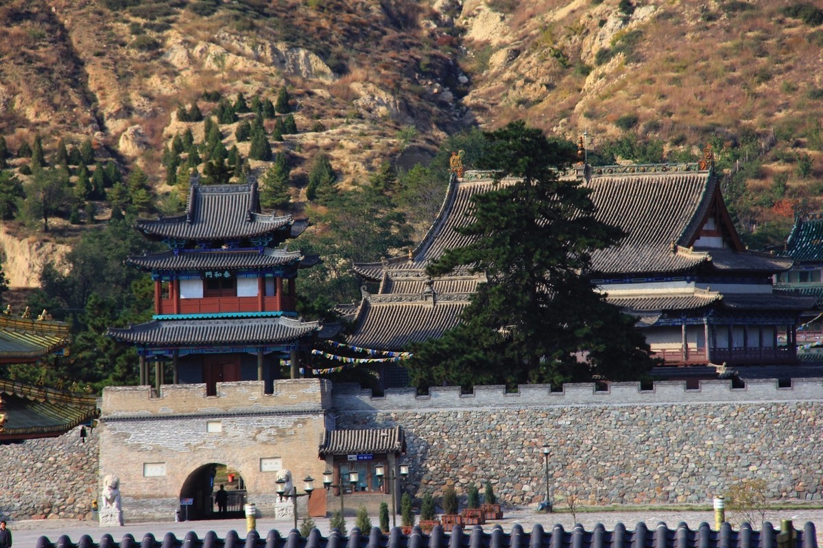 拜谒成吉思汗庙,拜谒历史遗迹