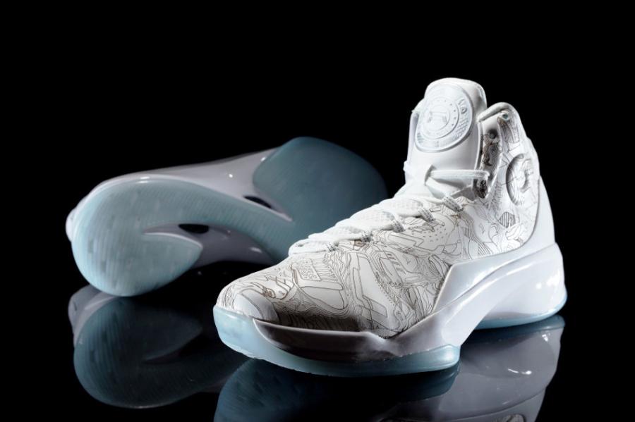 国产李宁的巅峰,李宁驭帅14low对比驭帅14