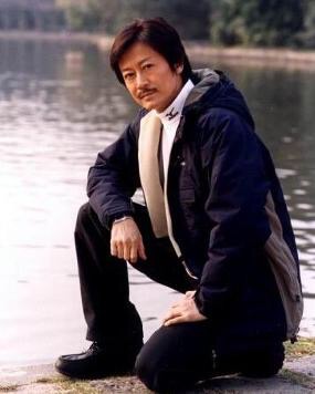 不会留胡子你也敢自称大叔？