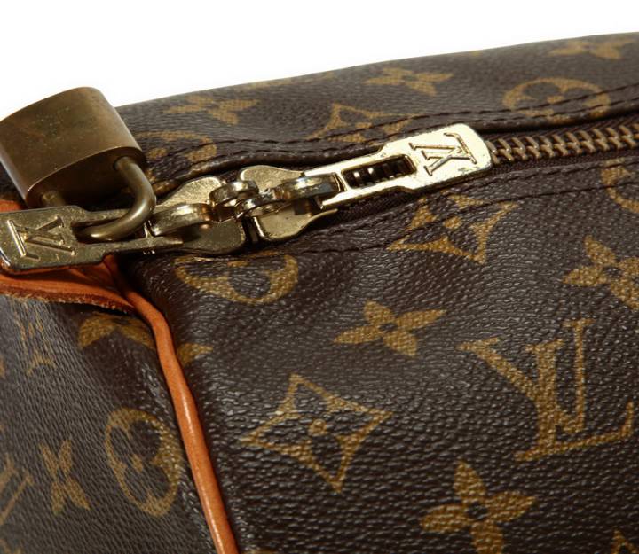 lv包包真品是贴膜的吗,lv包包金属真的不掉色吗